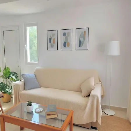 Apartmán With Balcony & Parking Páros